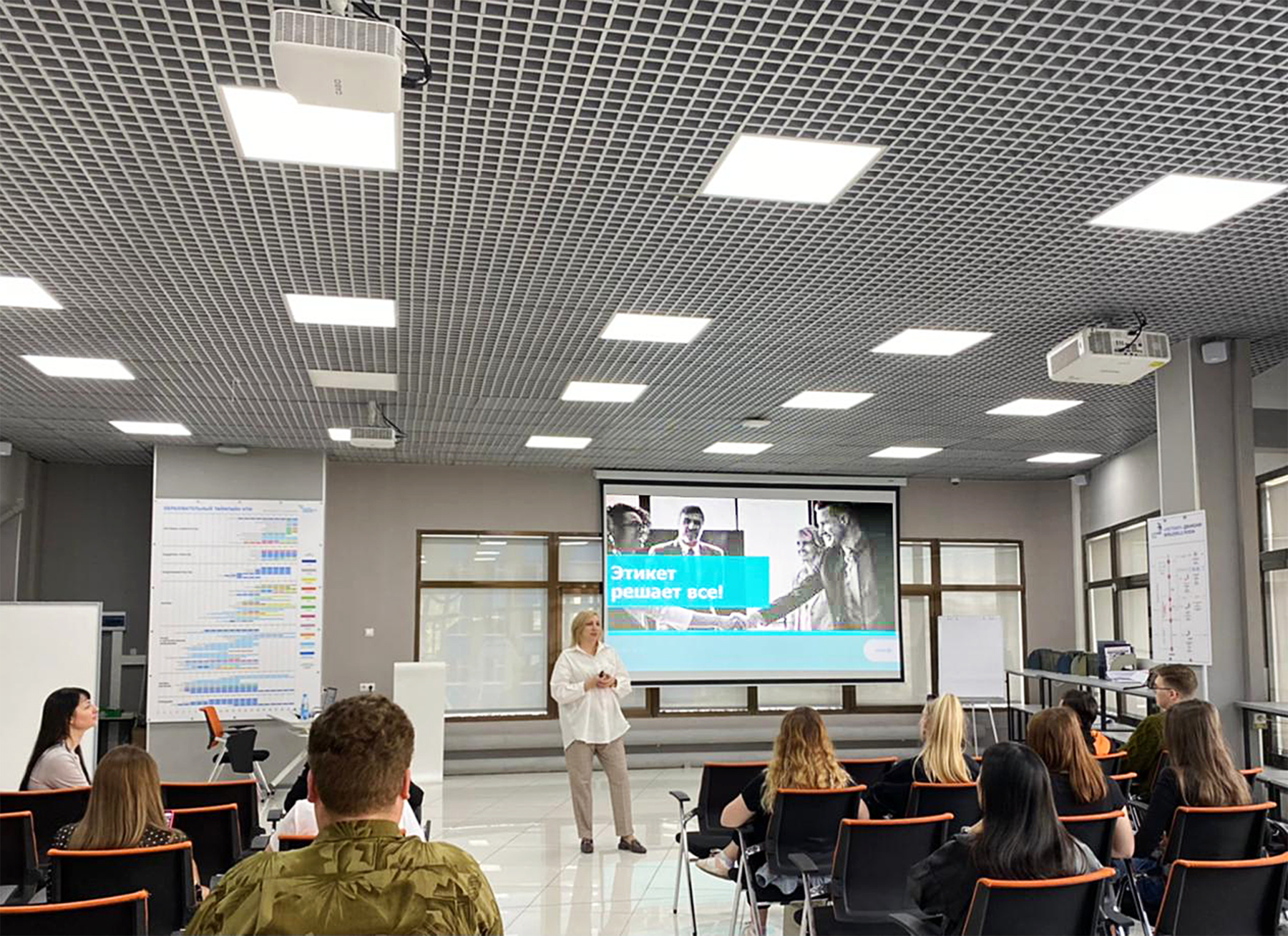 Совет студентам ВГУЭС: если не знаете, как поступить, поступайте по этикету Совет студентам ВГУЭС: если не знаете, как поступить, поступайте по этикету