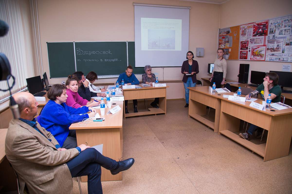 Известные эксперты и студенты ВГУЭС подбирали ключи к новому  дизайн-коду Владивостока