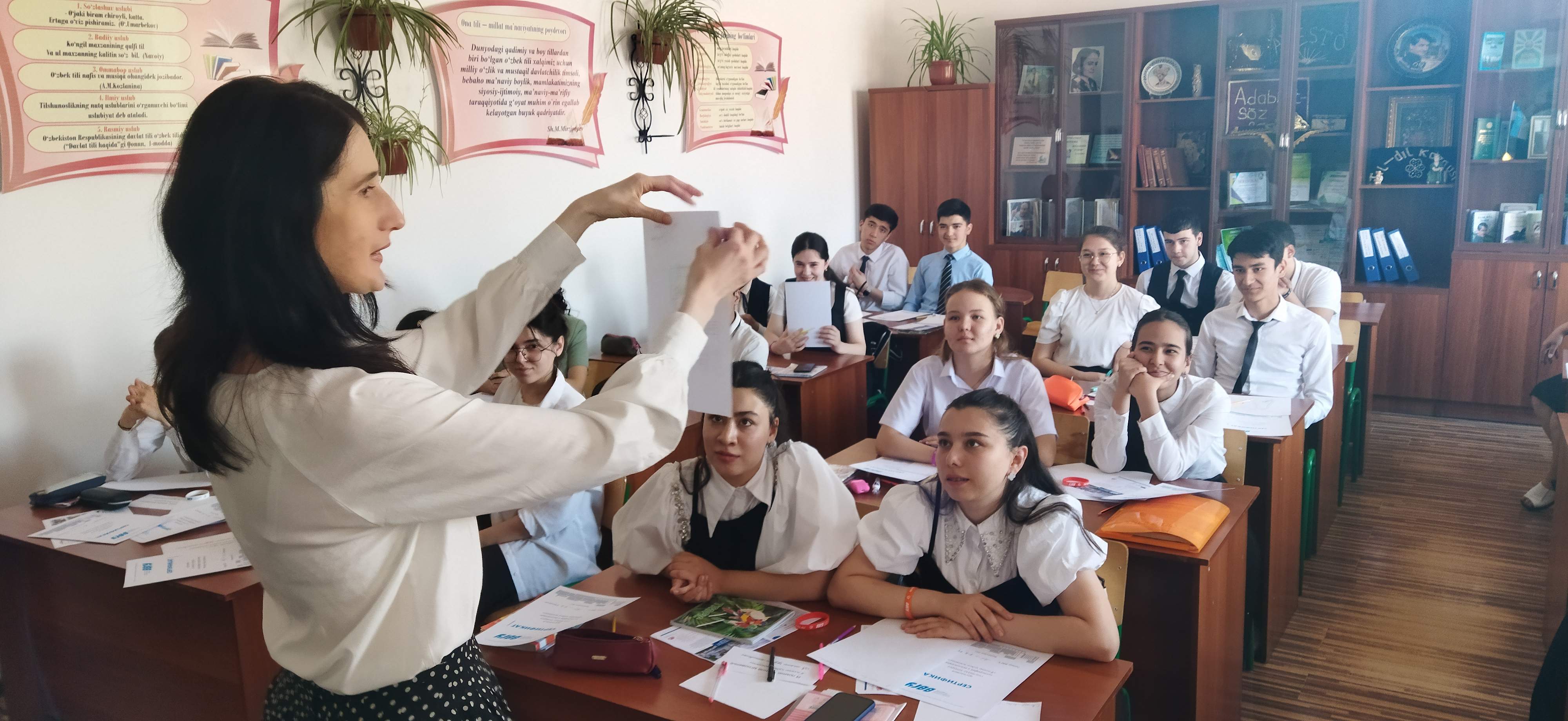 Конкурс каллиграфии провели преподаватели ВВГУ для учащихся Республики Узбекистан