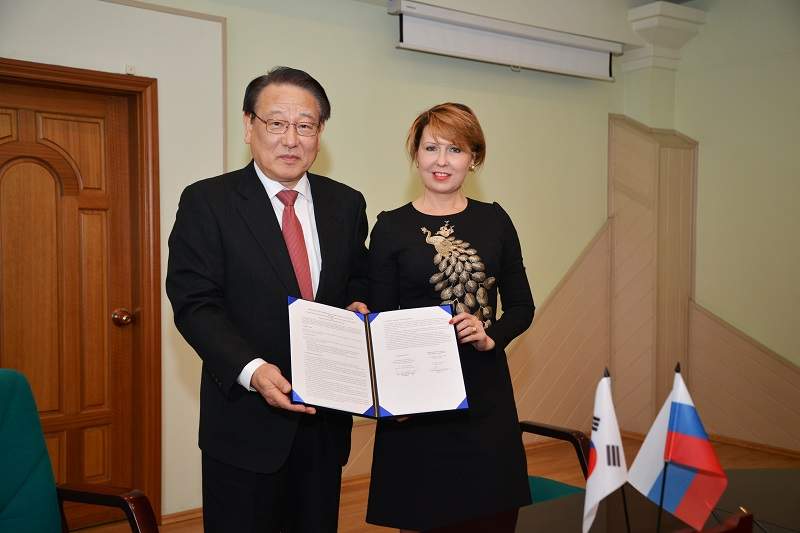 Ректор ВГУЭС и ректор университета Джунгбу (Республика Корея) подписали договор о сотрудничестве