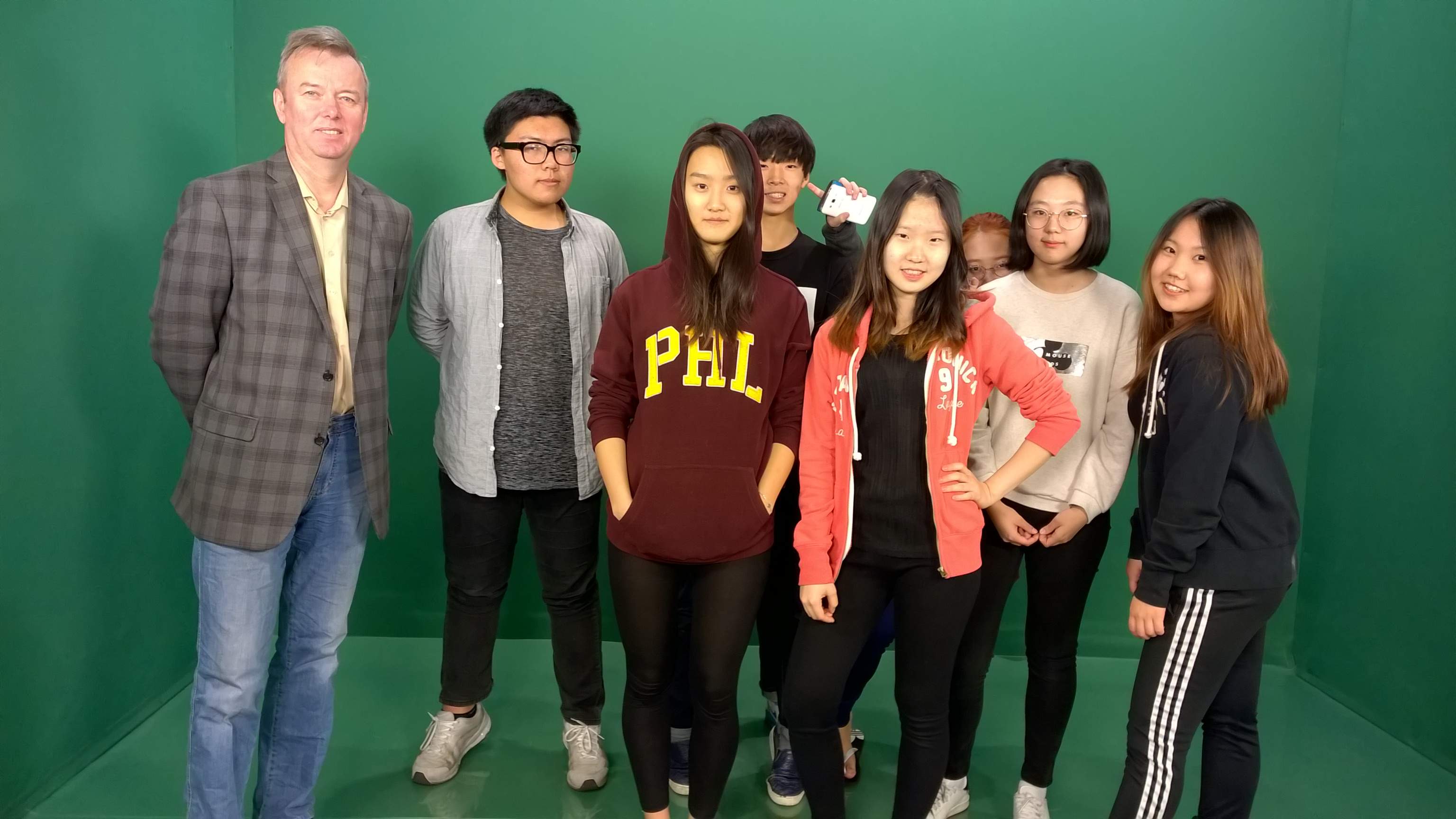 Школьники из Республики Корея побывали на экскурсии в Высшей школе телевидения ВГУЭС