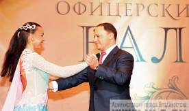 Танцевальный коллектив ВГУЭС принял участие в организации городского «Офицерского бала»