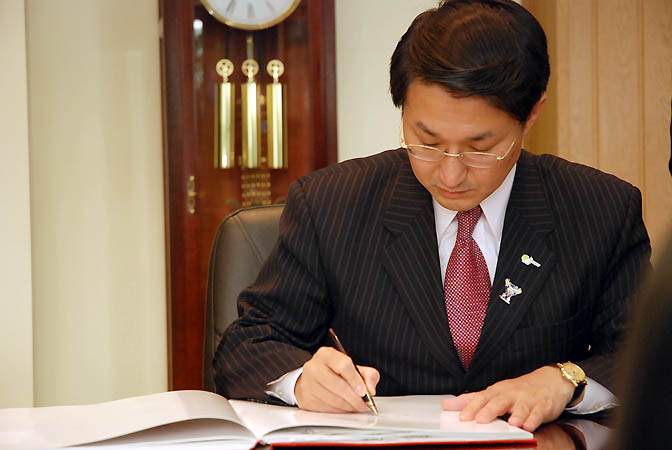 ВГУЭС посетил губернатор японской префектуры Тоттори
