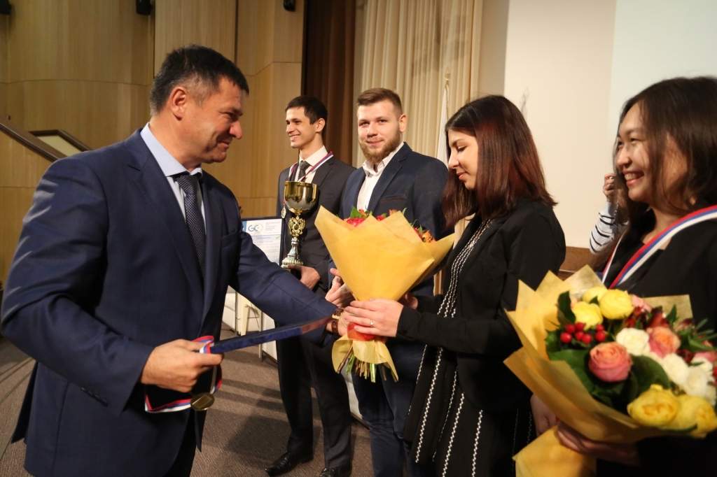 Студенты ВГУЭС выиграли Кубок Приморского края по стратегии и управлению бизнесом. Даешь Москву и Дубай!