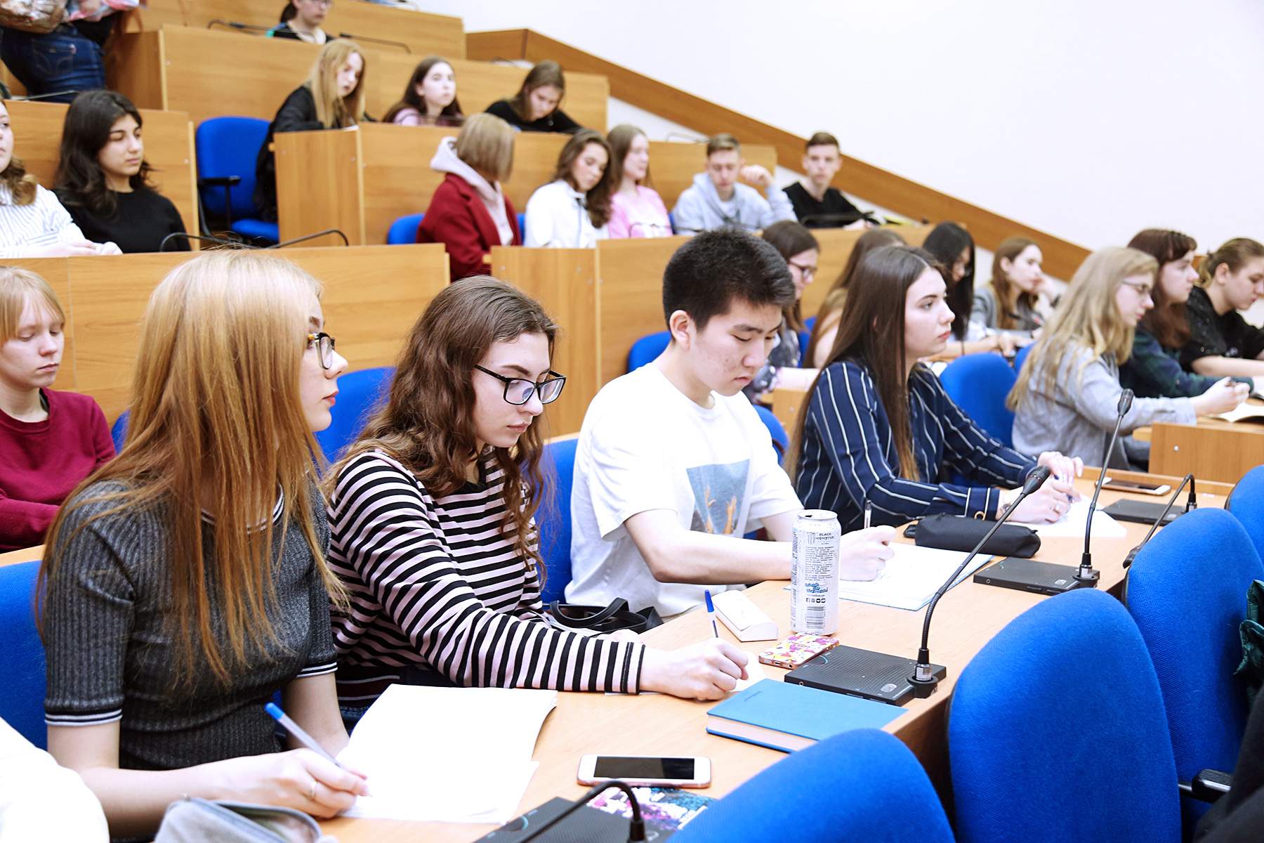 Открытые лекции во ВГУЭС: школьники Владивостока погрузились в дипломатические отношения