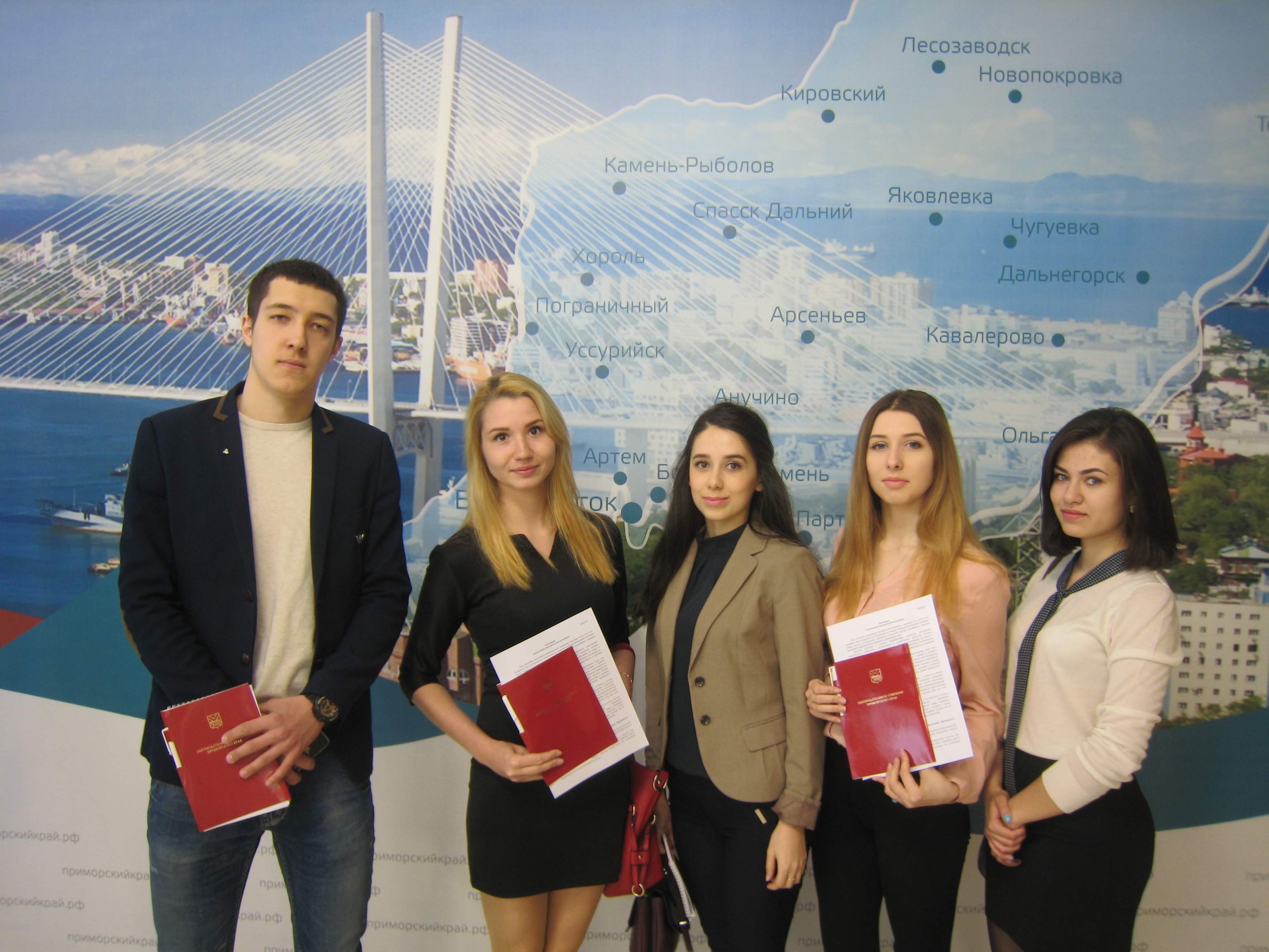 Студенты кафедры управления ВГУЭС участвуют в работе молодежной парламентской ассамблеи при Законодательном Собрании Приморского края