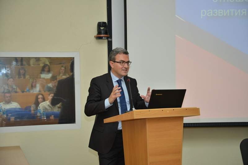 Геополитик  Эмерик Шопрад и историк Пьер Малиновски приняли участие в научно-практической конференции во ВГУЭС