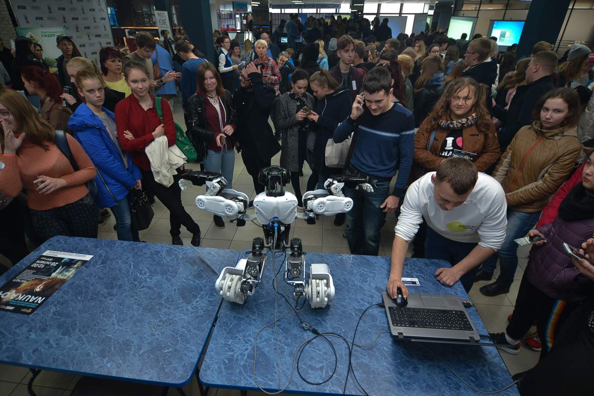 Всероссийский фестиваль «Nauka 0+» во ВГУЭС: робот Адам, 3D-сканер и что такое революция
