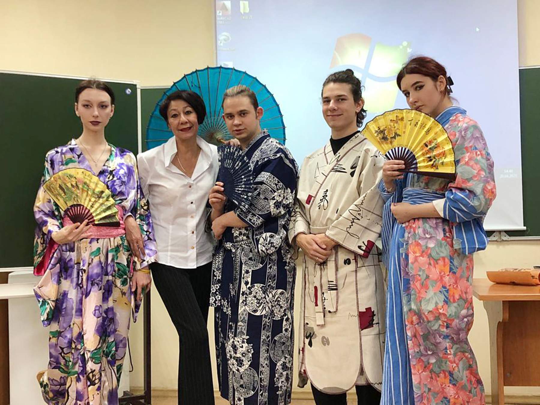Студенты ВВГУ попробовали создать традиционные японские костюмы