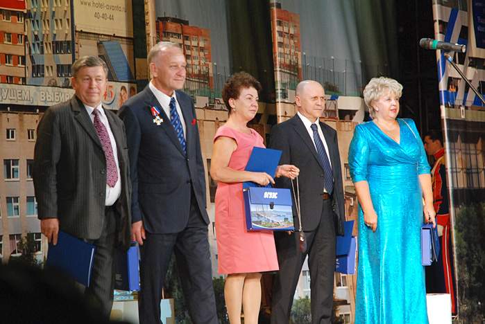 Торжественное собрание в честь 45-летия ВГУЭС: достижения коллектива отмечены наградами