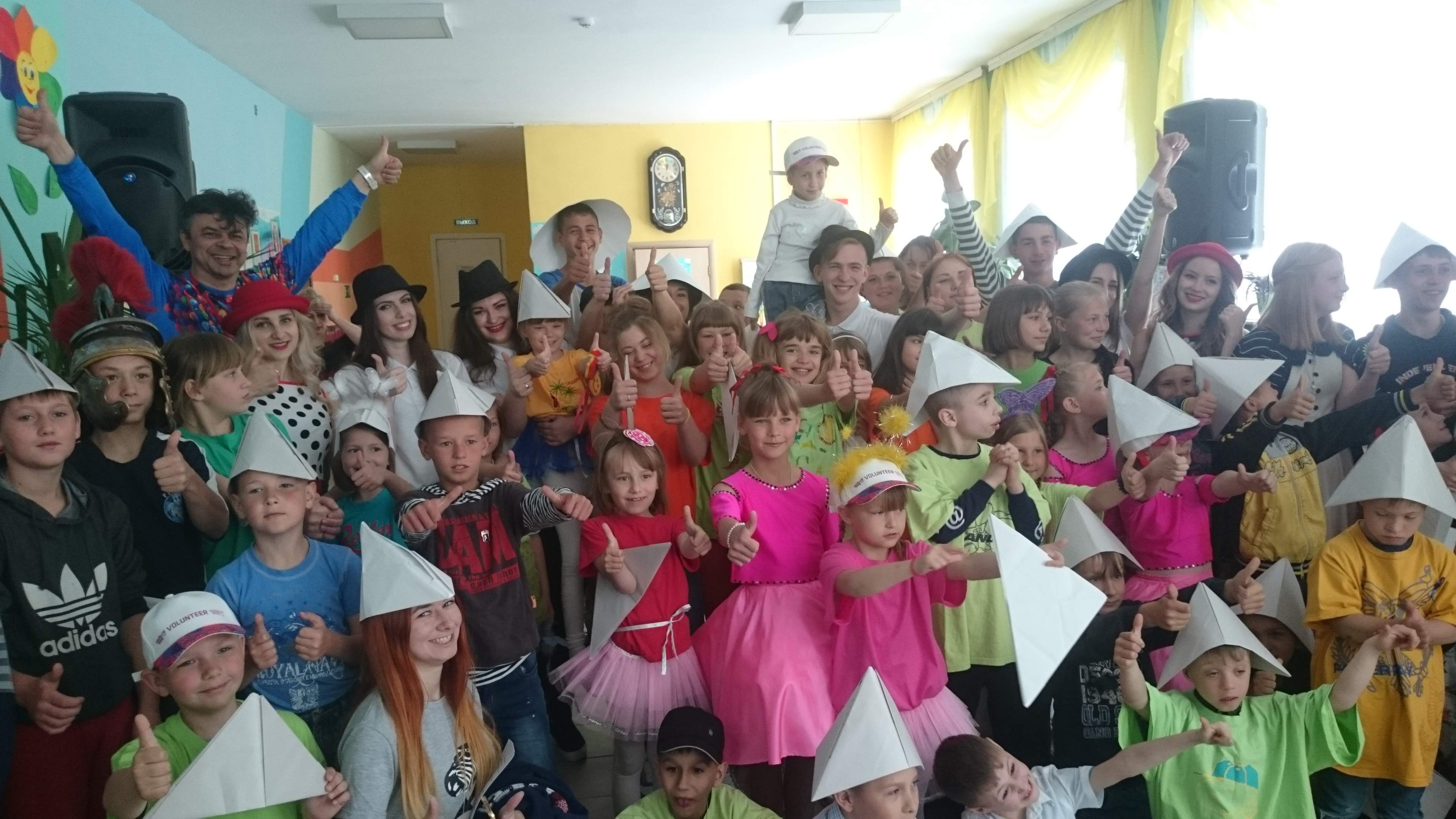 В честь праздника Дня защиты детей творческие коллективы ВГУЭС  поздравили  воспитанников  СРЦН «Парус надежды»  праздничной  программой.