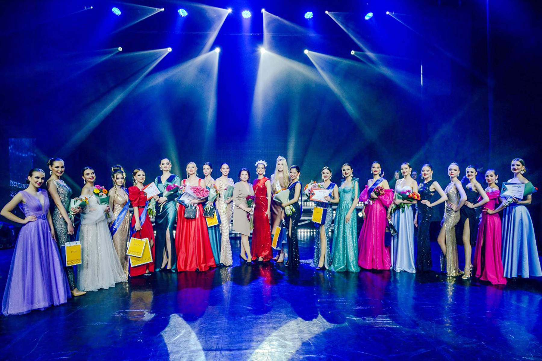 Умницы и красавицы ВГУЭС участвовали в конкурсе «Мисс Восток России»