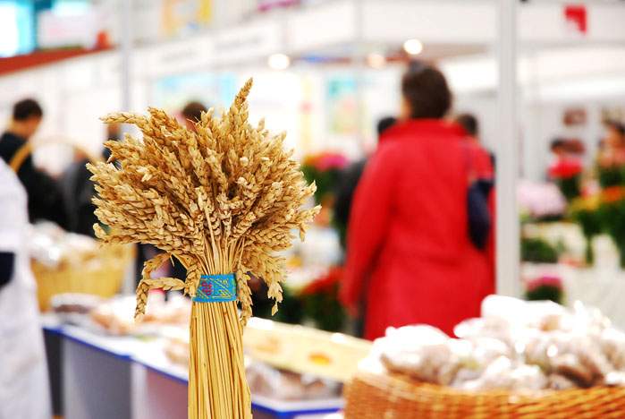 70 предприятий со всей России и стран АТР представили свою продукцию на выставке-ярмарке «Приморские продукты питания» в СК «Чемпион»