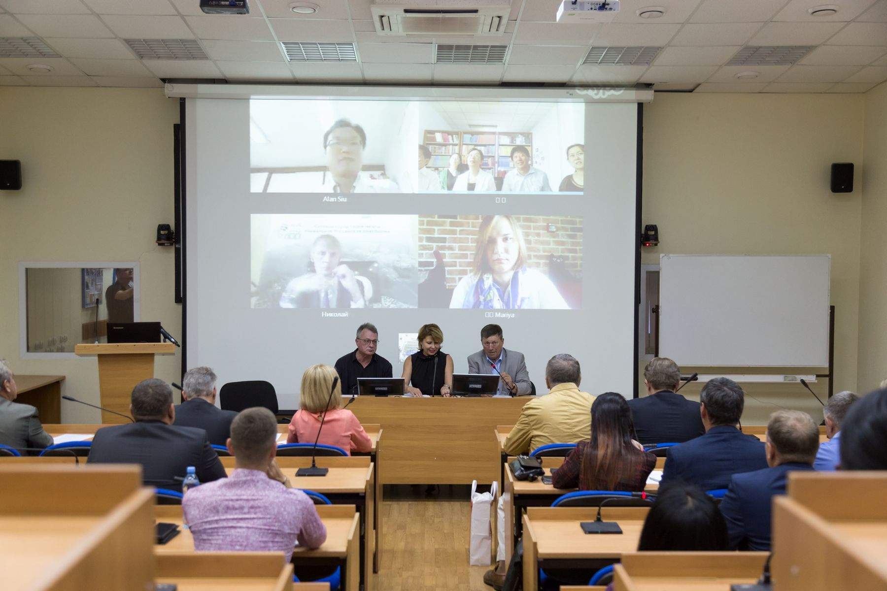 На видеоконференции во ВГУЭС обсудили создание Первого международного благотворительного фонда-блокчейна