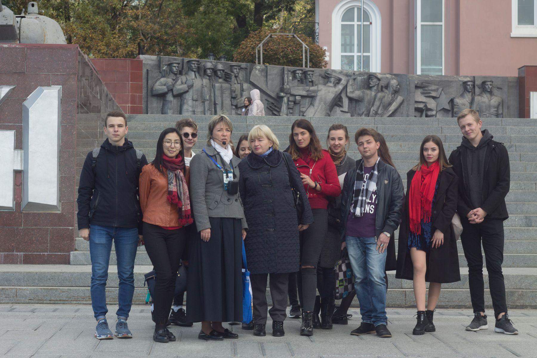 Студенты колледжа ВГУЭС приняли участие в пешеходной экскурсии «Владивосток глазами Элеоноры Прей»