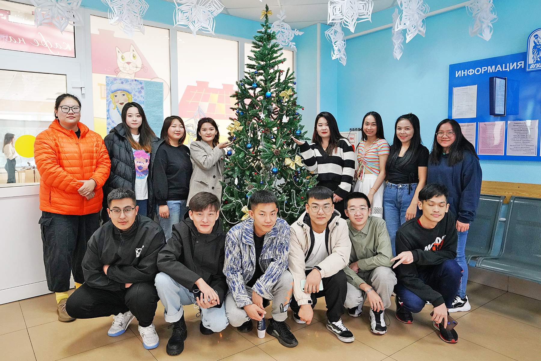 Иностранные студенты ВГУЭС отмечают Новый год по-русски